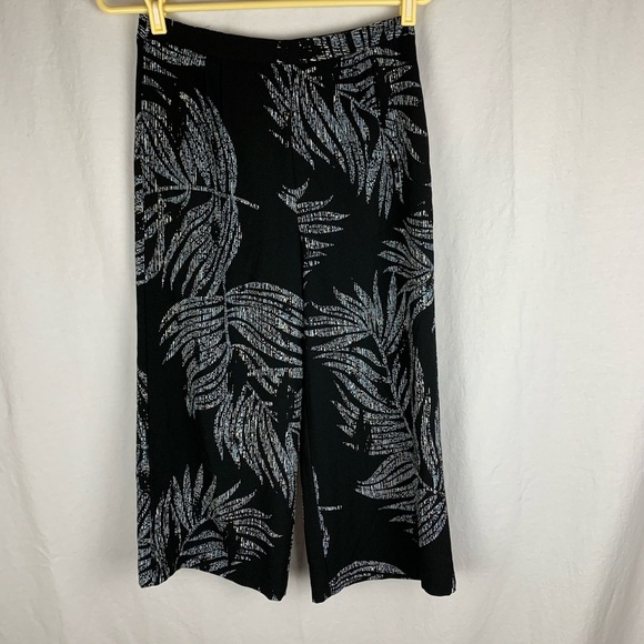 Marabelle cropped loose tropical black pants - Picture 1 of 5